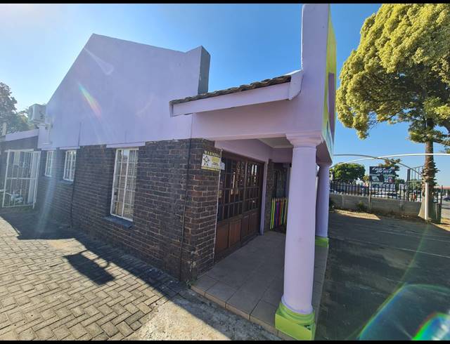 266M² BUILDING FOR SALE IN RUSTENBURG CENTRAL